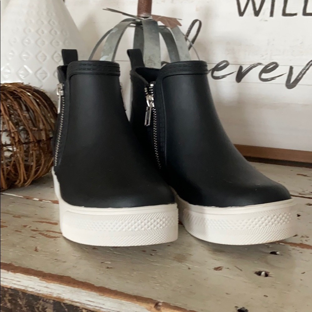 Steve Madden wedgie rain boots